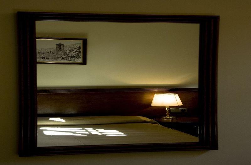 Hotel Santa Barbara De La Vall D'Ордино Екстериор снимка