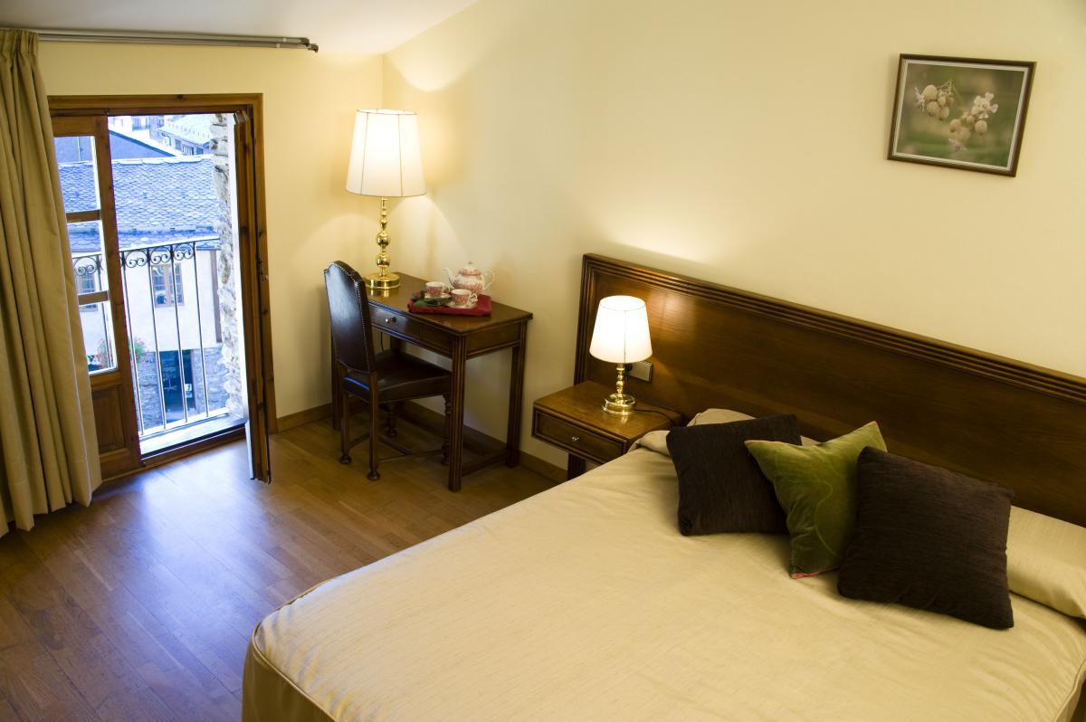 Hotel Santa Barbara De La Vall D'Ордино Екстериор снимка