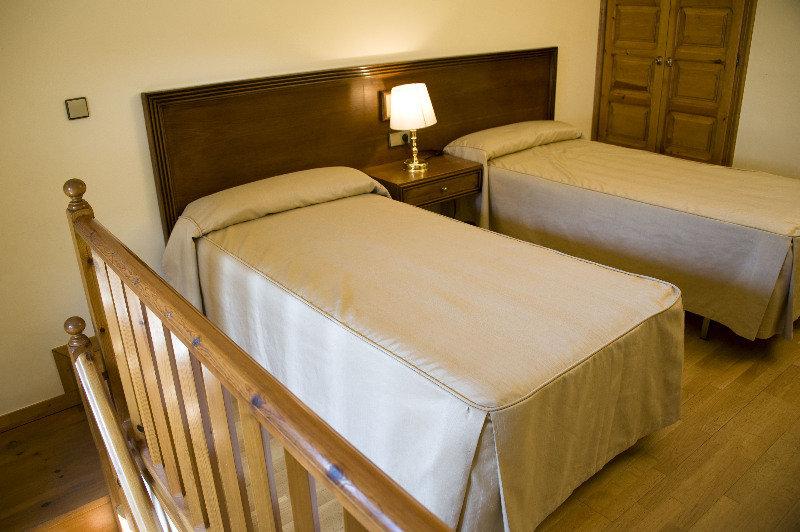 Hotel Santa Barbara De La Vall D'Ордино Екстериор снимка