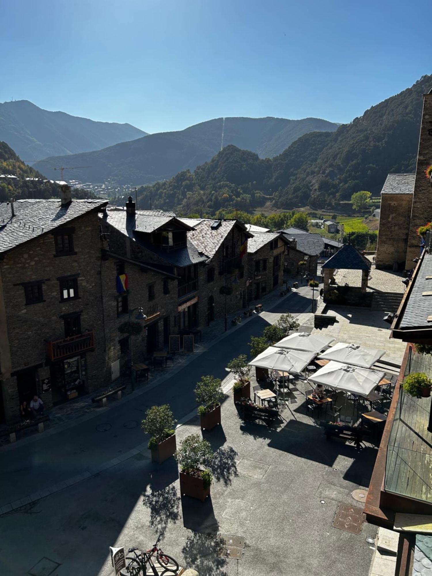 Hotel Santa Barbara De La Vall D'Ордино Екстериор снимка