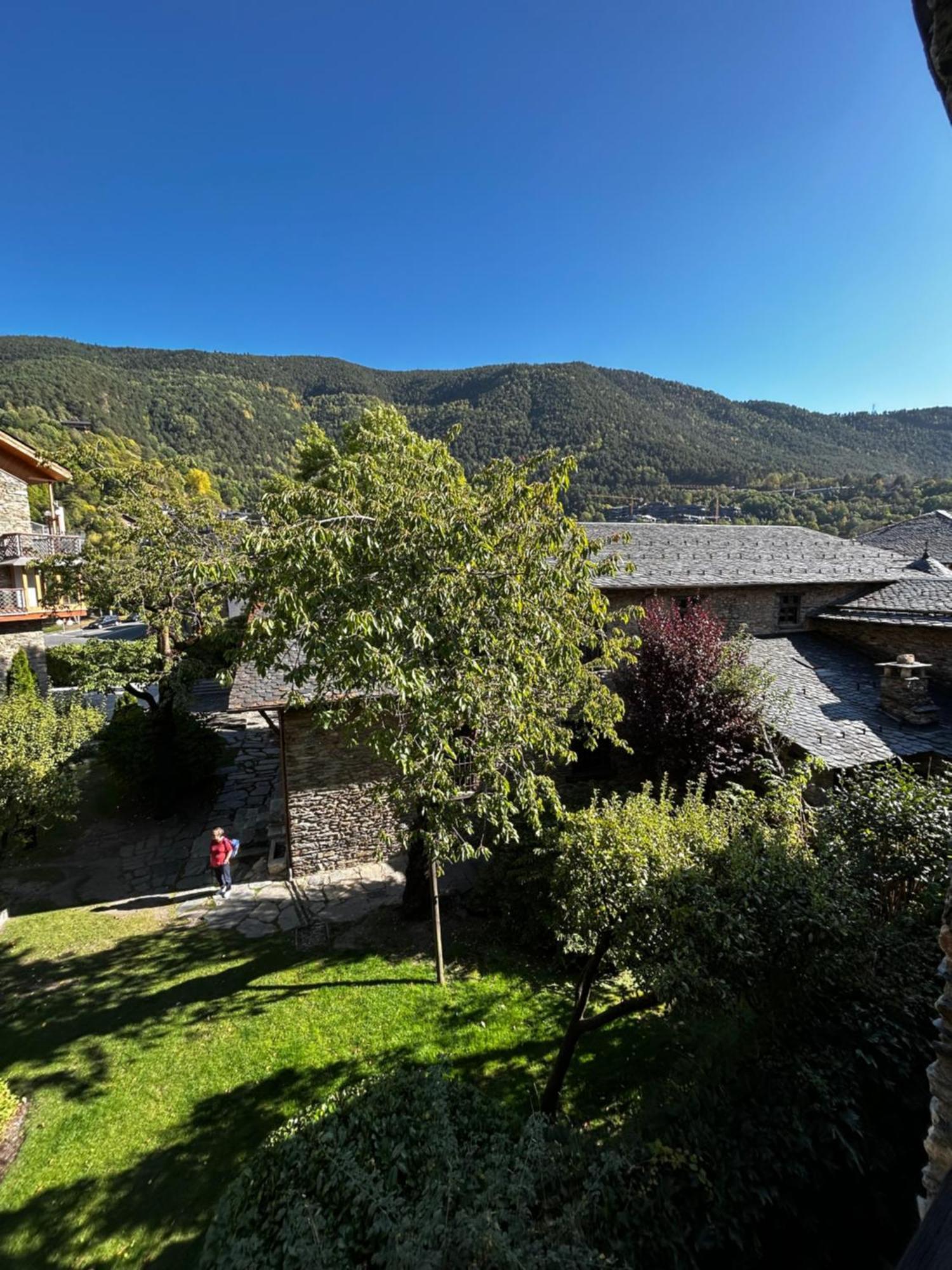 Hotel Santa Barbara De La Vall D'Ордино Екстериор снимка