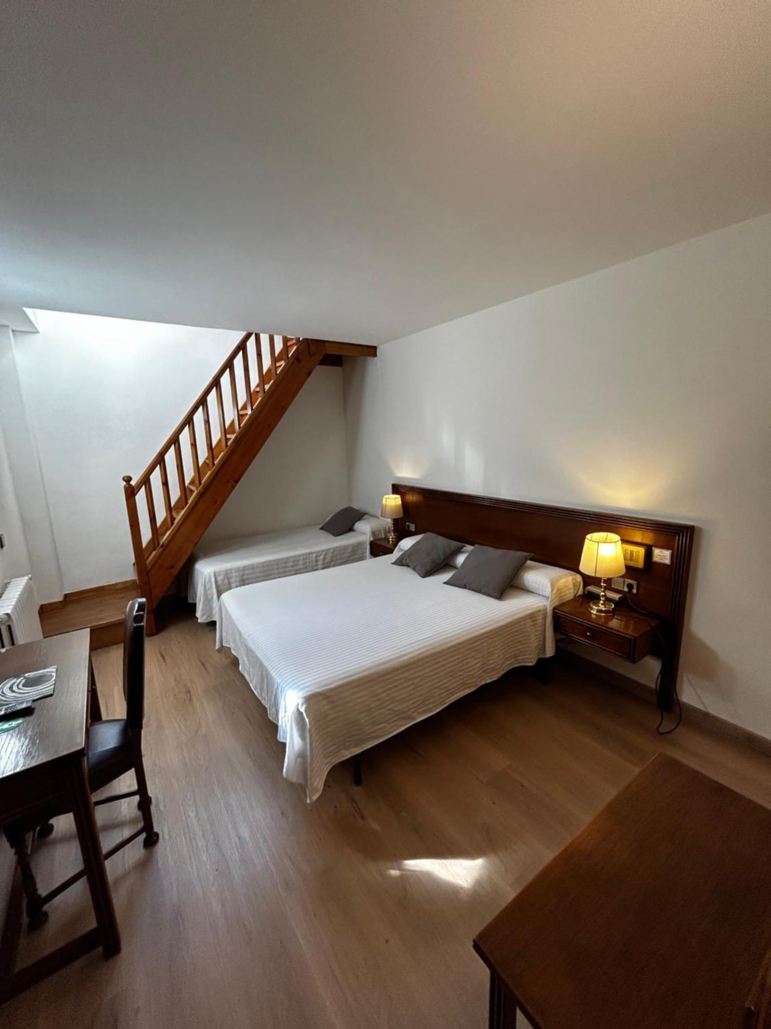 Hotel Santa Barbara De La Vall D'Ордино Екстериор снимка