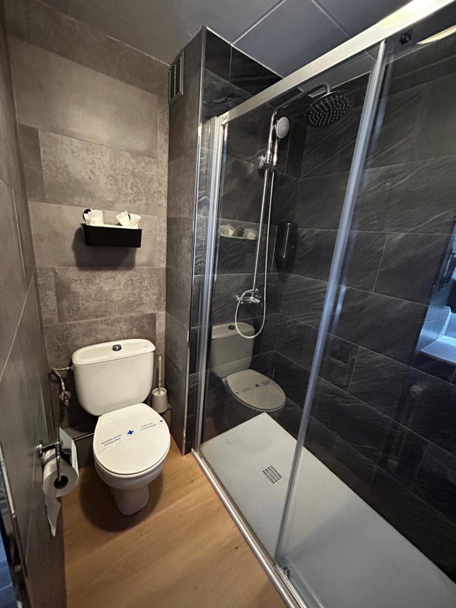Hotel Santa Barbara De La Vall D'Ордино Екстериор снимка