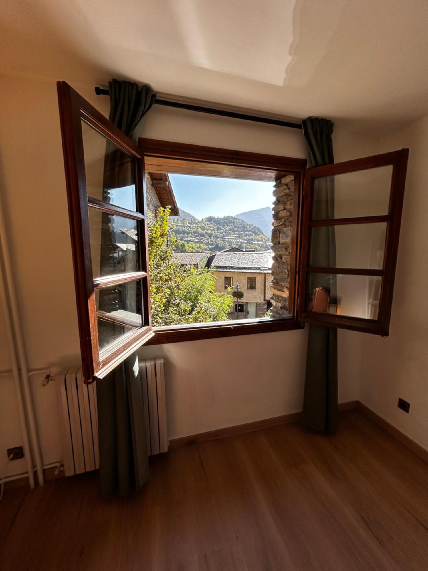 Hotel Santa Barbara De La Vall D'Ордино Екстериор снимка