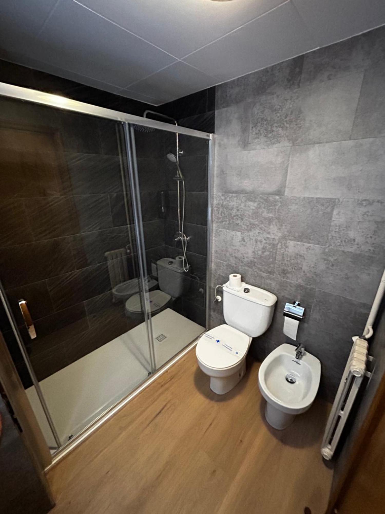 Hotel Santa Barbara De La Vall D'Ордино Екстериор снимка
