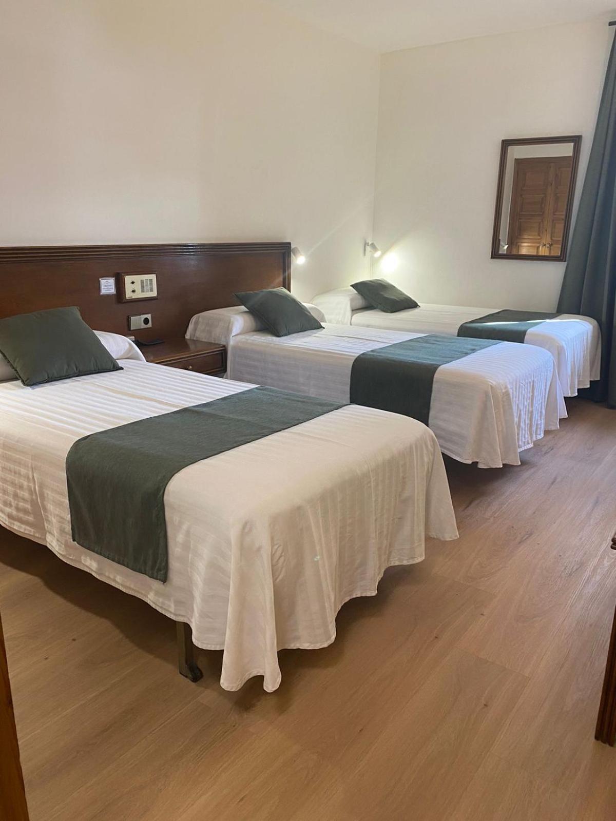 Hotel Santa Barbara De La Vall D'Ордино Екстериор снимка