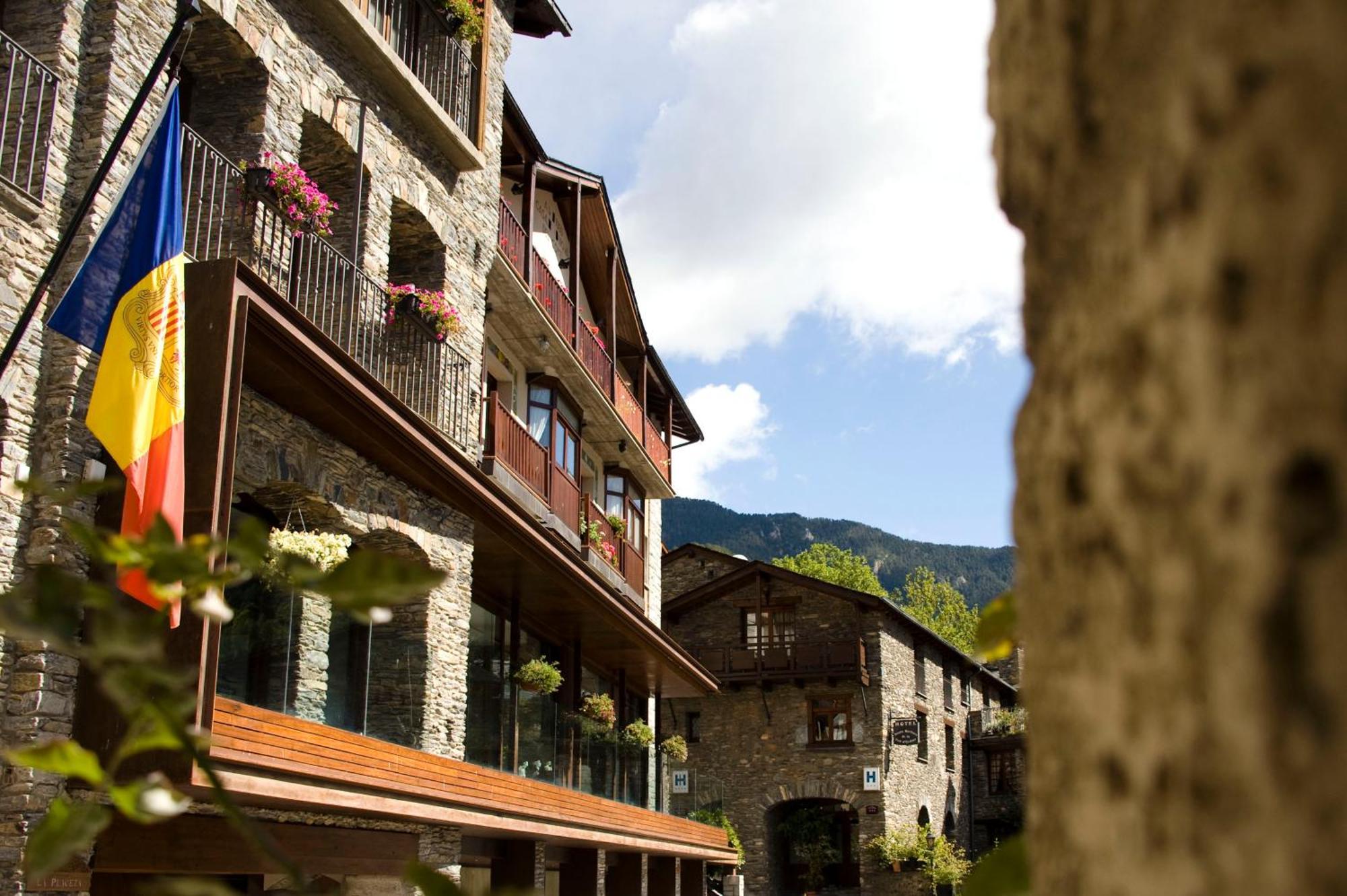 Hotel Santa Barbara De La Vall D'Ордино Екстериор снимка