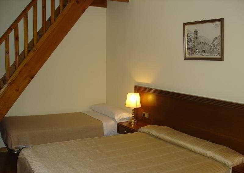 Hotel Santa Barbara De La Vall D'Ордино Стая снимка