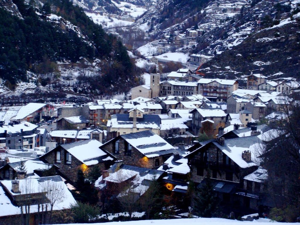 Hotel Santa Barbara De La Vall D'Ордино Екстериор снимка
