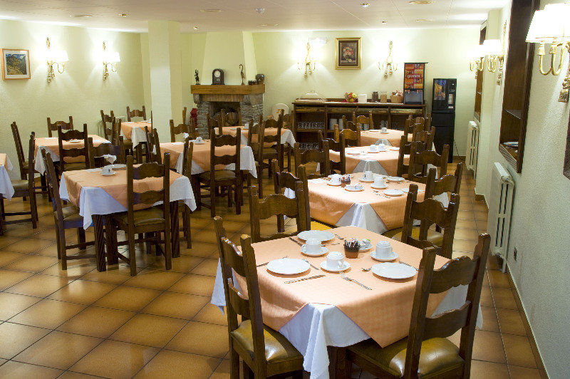 Hotel Santa Barbara De La Vall D'Ордино Екстериор снимка
