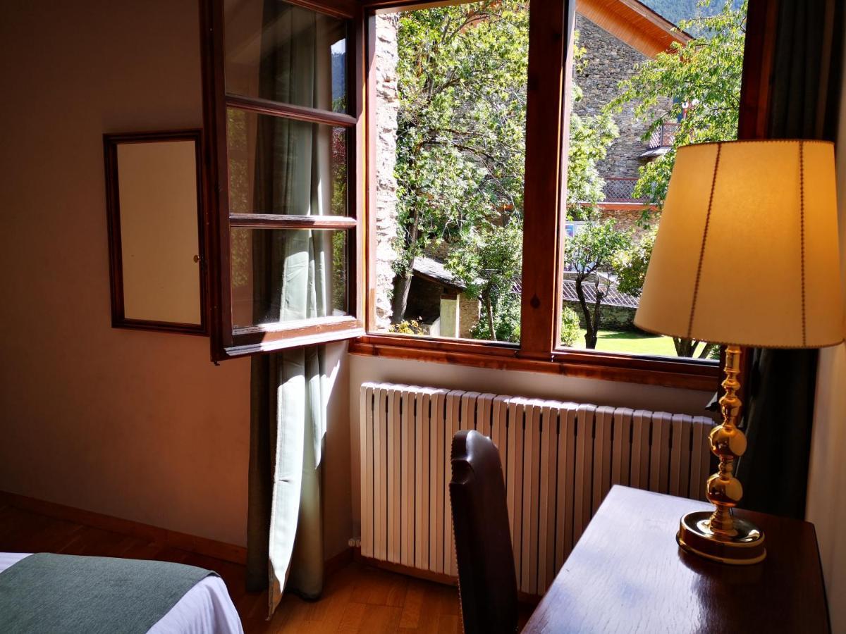 Hotel Santa Barbara De La Vall D'Ордино Екстериор снимка