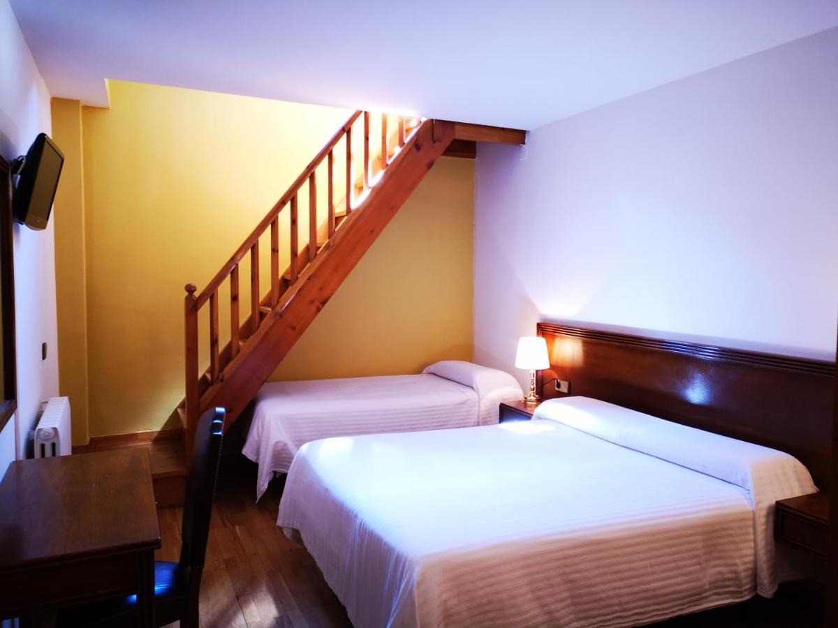 Hotel Santa Barbara De La Vall D'Ордино Екстериор снимка