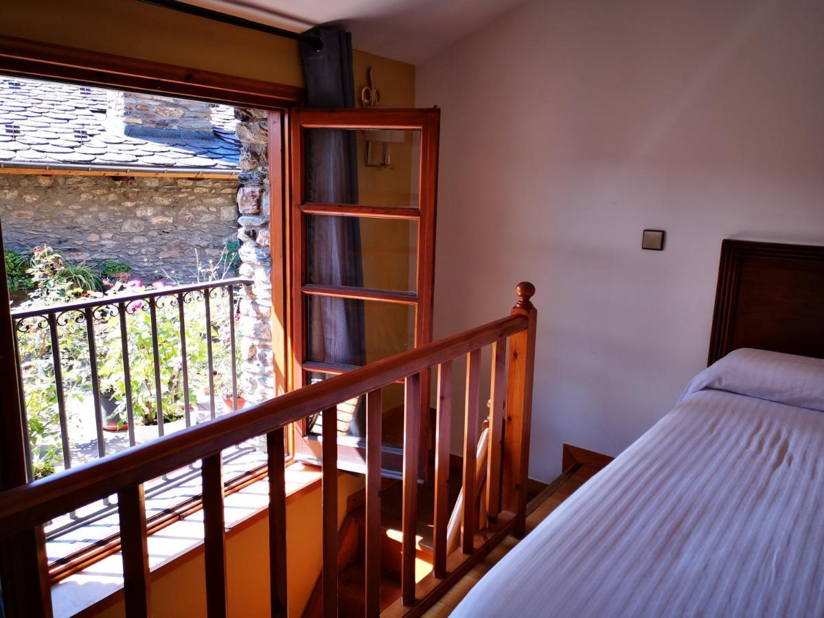 Hotel Santa Barbara De La Vall D'Ордино Екстериор снимка