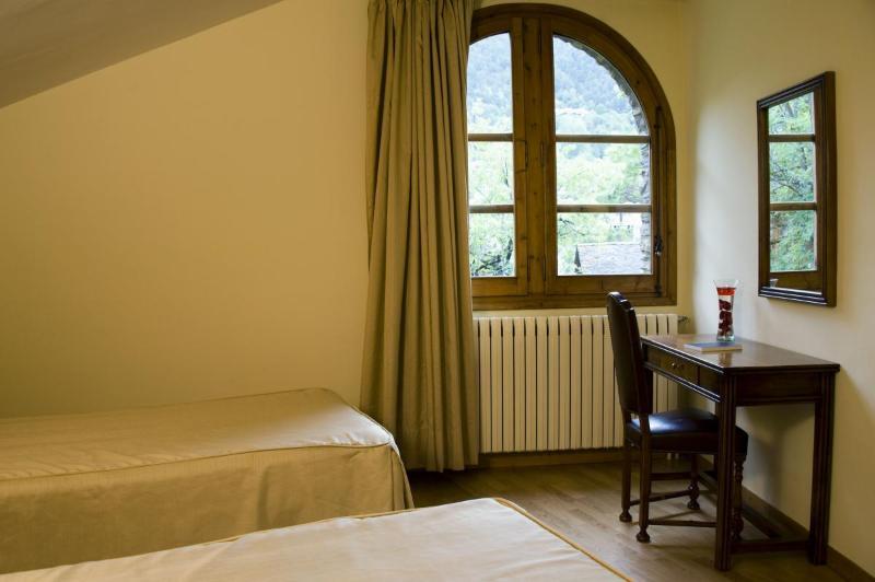 Hotel Santa Barbara De La Vall D'Ордино Екстериор снимка